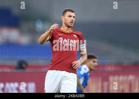 Edin Dzeko de AS Roma réagit pendant la série Un match entre Roma et Napoli au Stadio Olimpico, Rome, Italie, le 2 novembre 2019. (Photo de Giuseppe Maffia/NurPhoto) Banque D'Images