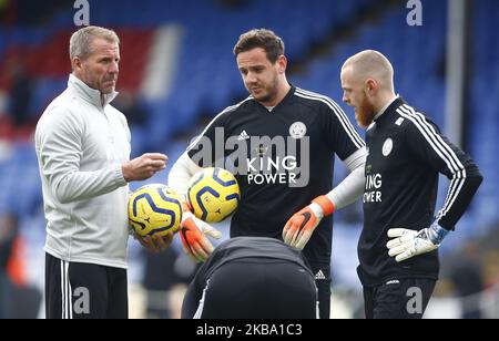 L-R Premier entraîneur d'équipe et entraîneur de gardien de but Mike Stowel Leicester Eldin Jakupovic de Leicester City et Danny Ward de Leicester City lors de l'échauffement préalable au match lors de la première ligue anglaise entre Crystal Palace et Leicester City au Selhurst Park Stadium, Londres, Angleterre, le 03 novembre 2019 (photo par action Foto Sport/Nurphoto) Banque D'Images