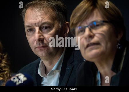 Conférence de presse des membres de l'Europe Ecologie les Verts (EELV) à Lyon, France, le 5 novembre 2019, après le dépôt devant le tribunal de Lyon de la contestation de l'autorisation de mise sur le marché de Roundup 720 par Bayer-Monsanto, dont le siège social est situé à Saint-Priest près de Lyon. La conférence de presse a eu lieu en présence des porte-parole Europe Ecologie les Verts Julien Bayou et Sandra Régol, Bruno Bernard, candidat à la présidence de la région métropolitaine de Lyon, Béatrice Vessiller, candidat au maire de Villeurbanne et Grégory Doucet, candidat au maire de Lyon Banque D'Images