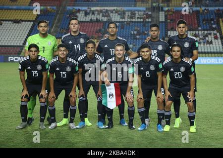 La ligne de départ du Mexique avant la coupe du monde de la FIFA U-17 Brésil 2019 Groupe F match entre le Mexique et les îles Salomon à l'Estadio Kleber Andrade sur 03 novembre 2019 à Vitoria, Brésil. (Photo de Gilson Borba/NurPhoto) Banque D'Images