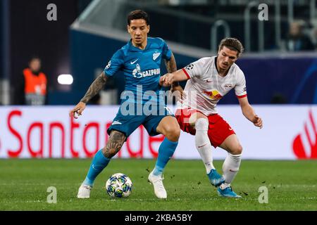 Sebastian Driussi (L) du FC Zenit Saint-Pétersbourg et Marcel Sabitzer du RB Leipzig vie pour le match du groupe G de la Ligue des champions de l'UEFA entre le FC Zenit Saint-Pétersbourg et le RB Leipzig sur 5 novembre 2019 à l'arène Gazprom de Saint-Pétersbourg, en Russie. (Photo de Mike Kireev/NurPhoto) Banque D'Images