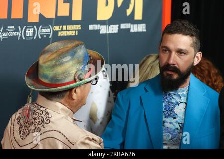 HOLLYWOOD, LOS ANGELES, CALIFORNIE, États-Unis - NOVEMBRE 05 : l'acteur Shia LaBeouf portant Balenciaga arrive à la première de Los Angeles des studios Amazon 'Honey Boy' qui se tient au ArcLight Cinemas Hollywood Cinerama Dome sur 5 novembre 2019 à Hollywood, Los Angeles, Californie, États-Unis. (Photo par image Press Agency/NurPhoto) Banque D'Images