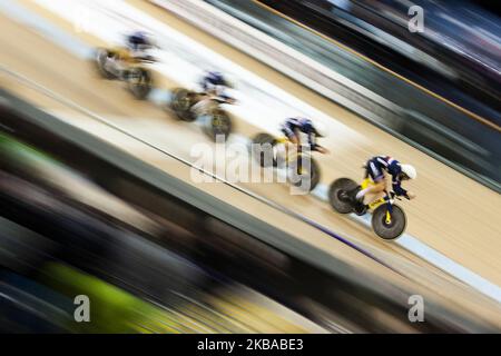 Clara Copponi, Marion Borras, Valentine Fortin et Coralie Demay, de France, en action lors de la qualification de première ronde de l'équipe féminine au vélodrome Sir Chris Hoy le premier jour de la coupe du monde de cyclisme sur piste UCI sur 8 novembre 2019 à Glasgow, en Écosse. (Photo par Ewan Bootman/NurPhoto) Banque D'Images