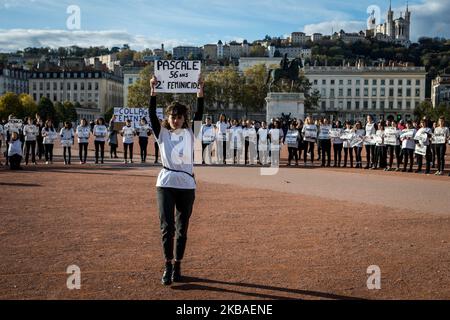 Rassemblement féministe pour dénoncer les 128 féminicides depuis le début de 2019 et l'inaction du gouvernement sur la violence contre les femmes, à Lyon, en France, sur 9 novembre 2019. (Photo de Nicolas Liponne/NurPhoto) Banque D'Images