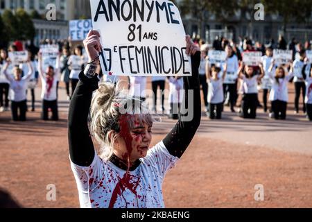 Rassemblement féministe pour dénoncer les 128 féminicides depuis le début de 2019 et l'inaction du gouvernement sur la violence contre les femmes, à Lyon, en France, sur 9 novembre 2019. (Photo de Nicolas Liponne/NurPhoto) Banque D'Images