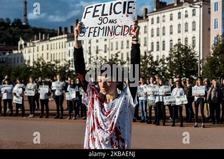 Rassemblement féministe pour dénoncer les 128 féminicides depuis le début de 2019 et l'inaction du gouvernement sur la violence contre les femmes, à Lyon, en France, sur 9 novembre 2019. (Photo de Nicolas Liponne/NurPhoto) Banque D'Images