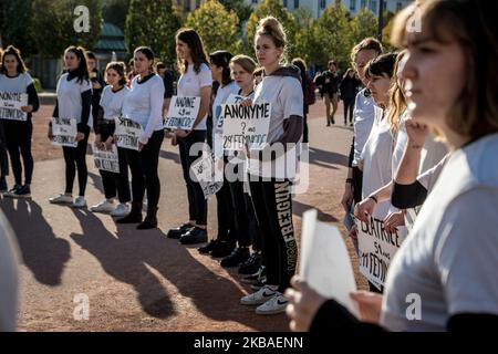 Rassemblement féministe pour dénoncer les 128 féminicides depuis le début de 2019 et l'inaction du gouvernement sur la violence contre les femmes, à Lyon, en France, sur 9 novembre 2019. (Photo de Nicolas Liponne/NurPhoto) Banque D'Images