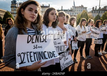 Rassemblement féministe pour dénoncer les 128 féminicides depuis le début de 2019 et l'inaction du gouvernement sur la violence contre les femmes, à Lyon, en France, sur 9 novembre 2019. (Photo de Nicolas Liponne/NurPhoto) Banque D'Images