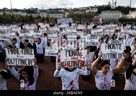 Rassemblement féministe pour dénoncer les 128 féminicides depuis le début de 2019 et l'inaction du gouvernement sur la violence contre les femmes, à Lyon, en France, sur 9 novembre 2019. (Photo de Nicolas Liponne/NurPhoto) Banque D'Images