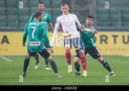 Domagoj Antolic (Legia),Lukasz Wolsztynski (Gornik),Andre Martins (Legia) pendant le match de football PKO Ekstraklasa entre Legia Varsovie et Gornik Zabrze au stade de l'armée polonaise à Varsovie, Pologne, le 9 novembre 2019. (Photo par Foto Olimpik/NurPhoto) Banque D'Images