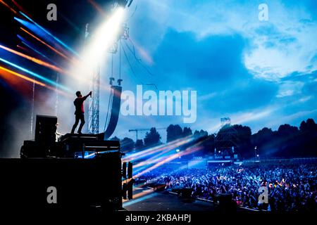 Les Chainsmofumeurs se produit en direct à Ippodromo SNAI à Milan, Italie, 28 juin 2017 (photo de Mairo Cinquetti/NurPhoto) Banque D'Images