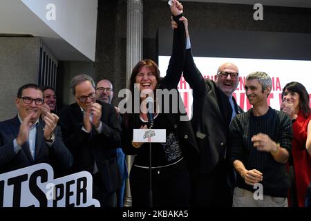 La présidente régionale catalane Quim Torra (L) et candidate à Junts per Catalunya (JuntsxCat - ensemble pour la Catalogne) Laura Borras célèbre leurs résultats à Barcelone sur 10 novembre 2019, Espagne. (Photo de Juan Carlos Lucas/NurPhoto) Banque D'Images