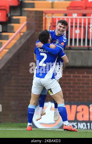 Jonny Smith d'Oldham Athletic célèbre son deuxième but lors du match de la FA Cup entre Gateshead et Oldham Athletic au Gateshead International Stadium, à Gateshead, le dimanche 10th novembre 2019. (Photo de Mark Fletcher/MI News/NurPhoto) Banque D'Images