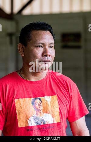 Maripasoula, France, 28 juin 2019. Portrait d'Aiku dans l'église de son village d'Ipokan Eute. Ce chef de village amérindien de Wayana est très impliqué dans sa communauté. Il est actuellement en formation pour devenir diacre. En l'absence du prêtre, il est chargé de célébrer la messe dans son village. (Photo par Emeric Fohlen/NurPhoto) Banque D'Images