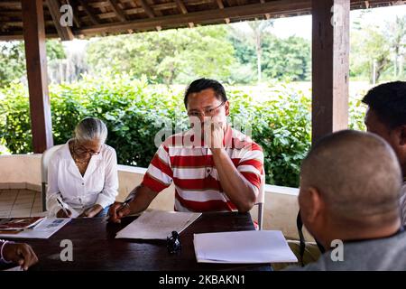 Mana, France, 6 juillet 2019. Aiku participe à des ateliers lors de la réunion pré-synodale des peuples autochtones de Guyane française. Il est venu de son village de Upper Maroni en tant que représentant du peuple amérindien de Wayana. L'objectif de cette assemblée est d'écouter les peuples autochtones et toutes les communautés vivant en Amazonie afin de connaître leurs défis, leurs espoirs et leurs propositions de vie. (Photo par Emeric Fohlen/NurPhoto) Banque D'Images