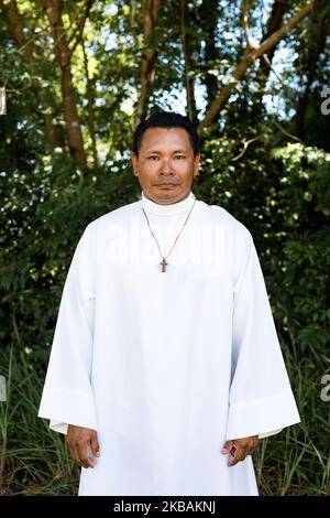 Maripasoula, France, 28 juin 2019. Portrait d'Aiku, le chef du village amérindien de Wayana d'Ipokan Eute dans le haut Maroni. Très impliqué dans sa communauté, il est actuellement en formation pour devenir diacre. En l'absence du prêtre, il est chargé de célébrer la messe dans son village. (Photo par Emeric Fohlen/NurPhoto) Banque D'Images