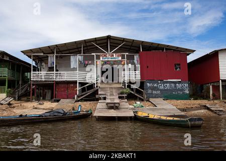 Maripasoula, France, 29 juin 2019. Un supermarché chinois sur le côté du Suriname de la rivière Maroni en face de la ville de Maripasoula. (Photo par Emeric Fohlen/NurPhoto) Banque D'Images