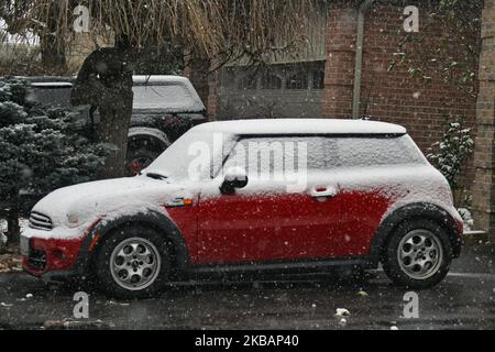 La tempête de neige hivernale a frappé Toronto, Ontario, Canada, on 11 novembre 2019. La tempête devrait tomber entre 10-15 centimètres de neige dans la région du Grand Toronto. (Photo de Creative Touch Imaging Ltd./NurPhoto) Banque D'Images