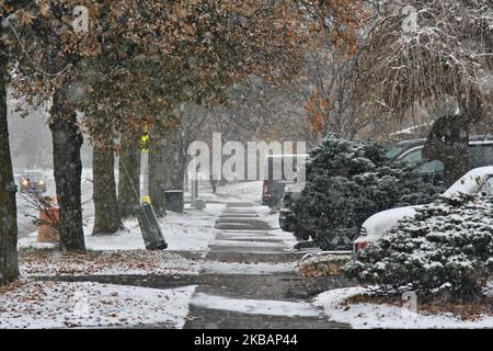 La tempête de neige hivernale a frappé Toronto, Ontario, Canada, on 11 novembre 2019. La tempête devrait tomber entre 10-15 centimètres de neige dans la région du Grand Toronto. (Photo de Creative Touch Imaging Ltd./NurPhoto) Banque D'Images