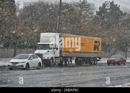 La tempête de neige hivernale a frappé Toronto, Ontario, Canada, on 11 novembre 2019. La tempête devrait tomber entre 10-15 centimètres de neige dans la région du Grand Toronto. (Photo de Creative Touch Imaging Ltd./NurPhoto) Banque D'Images