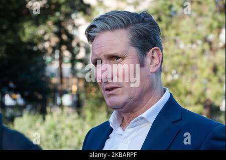 Sir Keir Starmer, secrétaire du Brexit de Shadow, rejoint les employés de McDonald's de la succursale de Wandsworth qui ont prévu un départ pour un salaire minimum de £15 heures, une reconnaissance syndicale, Le choix des heures de travail garanties et la suppression des contrats zéro heure dans le cadre d'une action de grève coordonnée menée par les travailleurs de six magasins McDonald's de Londres le 12 novembre 2019 à Lodnon, en Angleterre. (Photo de Wiktor Szymanowicz/NurPhoto) Banque D'Images