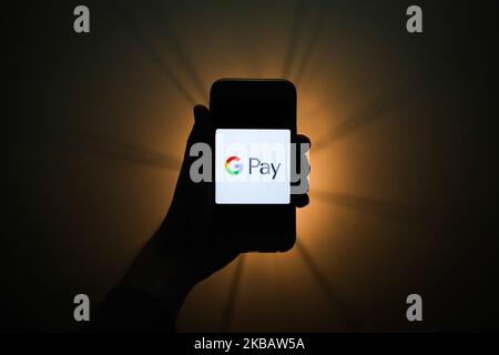 Le logo Google Pay s'affiche sur l'écran d'un téléphone dans cette photo prise à Cracovie, en Pologne, sur 13 novembre 2019. (Photo Illustration par Jakub Porzycki/NurPhoto) Banque D'Images