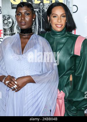 HOLLYWOOD, LOS ANGELES, CALIFORNIE, ÉTATS-UNIS - NOVEMBRE 14 : L'actrice Jodie Turner-Smith et la réalisatrice Melina Matsoukas arrivent au FEST 2019 de l'AFI - Gala de la nuit d'ouverture - première de Universal Pictures 'Queen and Slim' tenue au Théâtre chinois IMAX de TCL sur 14 novembre 2019 à Hollywood, Los Angeles, Californie, États-Unis. (Photo par Xavier Collin/image Press Agency/NurPhoto) Banque D'Images