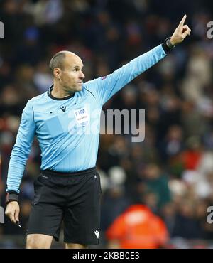 Arbitre Antonio Miguel Mateu Lahoz lors de l'UEFA Euro 2020 qualificateur entre l'Angleterre et le Monténégro au stade Wembley à Londres, Angleterre sur 14 novembre 2019 (photo par action Foto Sport/NurPhoto) Banque D'Images