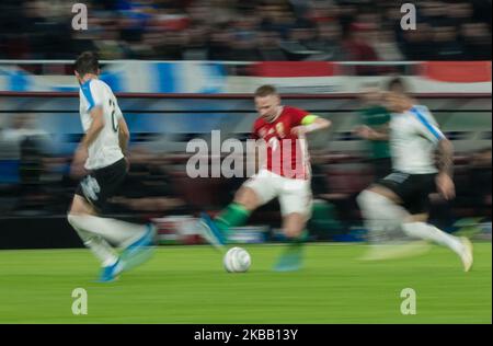 Balazs Dzsudzsák de Hongrie concurrence pour le ballon pendant le match amical de Hongrie et d'Uruguay au nouveau stade Ferenc Puskás le 15 novembre 2019 à Budapest, Hongrie. (Photo de Robert Szaniszló/NurPhoto) Banque D'Images