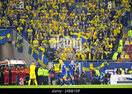 Les fans de Roumanie en action pendant le qualifications Euro 2020 de l'UEFA entre la Roumanie et la Suède à l'Arena Nationala sur 15 novembre 2019 à Bucarest, Roumanie. (Photo par Alex Nicodim/NurPhoto) Banque D'Images