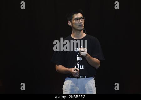 Le futur dirigeant du Parti en avant, Thanathorn Juangroongruangkit, parle à ses partisans lors d'un événement à Bangkok, Thaïlande, 16 novembre 2019. (Photo par Anusak Laowilas/NurPhoto) Banque D'Images