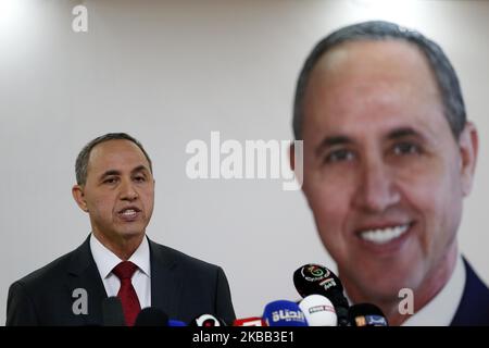 Azzedine Mihoubi, candidate à la présidence algérienne et ancienne ministre de la Culture, donne une conférence de presse au siège de sa campagne électorale au rassemblement national démocratique (RND) à Alger, Algérie 16 novembre 2019 (photo de Billal Bensalem/NurPhoto) Banque D'Images