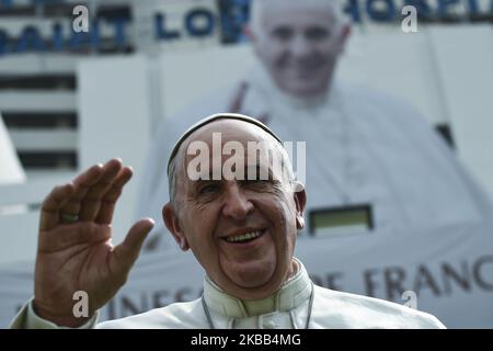 Une statue du Pape François est exposée à l'hôpital Saint Louis de Bangkok, Thaïlande, 17 novembre 2019. (Photo par Anusak Laowilas/NurPhoto) Banque D'Images