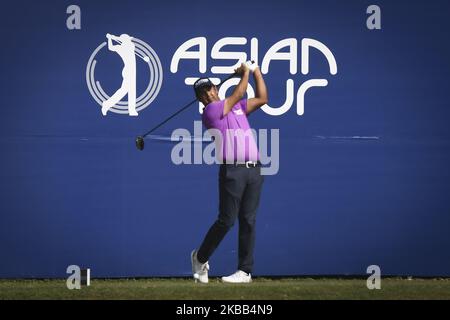 Shiv Kapur en Inde joue un coup lors du tournoi de golf Panasonic Indian Open à Gurgaon sur 17 novembre 2019. (Photo par Indraneel Chowdhury/NurPhoto) Banque D'Images