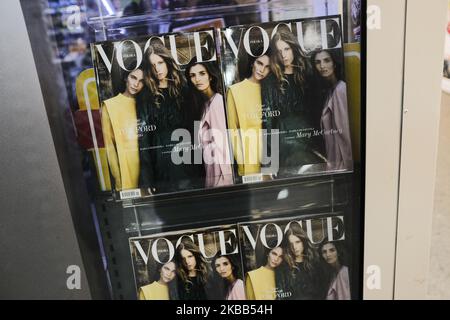 Des copies de l'édition polonaise de Vogue sont en vente dans le centre de Varsovie, en Pologne, sur 10 octobre 2019. (Photo de Jaap Arriens/NurPhoto) Banque D'Images