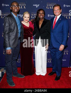 MANHATTAN, NEW YORK, NEW YORK, États-Unis - NOVEMBRE 20 : Meghan McCain, Deborah Roberts et Cedric King arrivent au Gala annuel d'Achille 29th qui s'est tenu à Cipriani South Street sur 20 novembre 2019 à Manhattan, New York, États-Unis. (Photo de William Perez/image Press Agency/NurPhoto) Banque D'Images