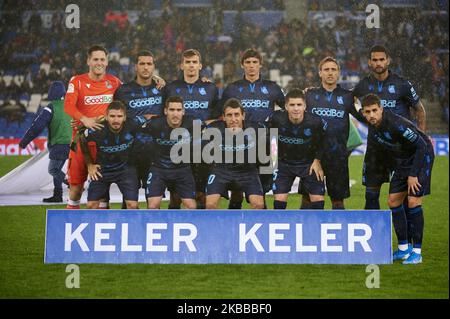 (G-D) Alex Remiro, Mikel Merino, Diego Llorente, Robin le Normand, Nacho Monreal, Willian Jose, Portu, Joseba Zaldua, Mikel Oyarzabal, Igor Zubeldia,Adnan Januzaj de Real Sociedad pendant le match de la Ligue entre Real Sociedad et CD Leganes à Estadio Anoeta sur 10 novembre 2019 à San Sebastian, Espagne. (Photo de Jose Breton/Pics action/NurPhoto) Banque D'Images