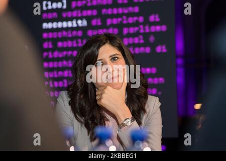 Turin, Italie - 23 novembre 2019: Les Journées visionnaires est un événement où 1500 jeunes de toute l'Italie se rencontrent pour faire face aux changements actuels et façonner le prochain avenir. Ensemble, concrètement et à partir de la rencontre de différentes vies et visions. Sur la photo Chiara Appendino, le maire de Turin a participé à des journées visionnaires, sur la scène de l'OGR de Turin. (Photo de Mauro Ujetto/NurPhoto) Banque D'Images