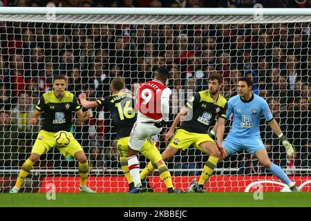 Alexandre Lacazette, l'avant d'Arsenal, marque un but lors de la première ligue anglaise entre Arsenal et Southampton au stade Emirates, Londres, Angleterre, le 23 novembre 2019. (Photo par action Foto Sport/NurPhoto) Banque D'Images