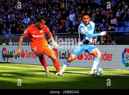 Matias Vargas et Damian Suarez lors du match entre le RCD Espanyol et Getafe CF, ont joué au stade RCDE, correspondant à la semaine 14 de la Liga Santander, le 24 novembre 2019, à Barcelone, en Espagne. (Photo de Joan Valls/Urbanandsport /NurPhoto) Banque D'Images