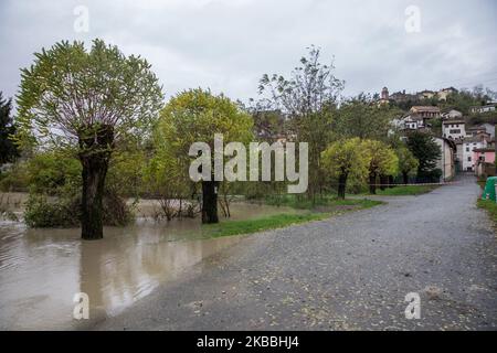 Après des jours de fortes pluies dans le Piémont, plusieurs inondations se sont produites dans les pays voisins d'Alessandria, Piémont, Italie, le 24 novembre 2019. Dans la photo le voisin de Moncastello. (Photo de Mauro Ujetto/NurPhoto) Banque D'Images