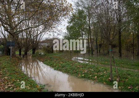 Après des jours de fortes pluies dans le Piémont, plusieurs inondations se sont produites dans les pays voisins d'Alessandria, Piémont, Italie, le 24 novembre 2019. Dans la photo le voisin de Piovera. (Photo de Mauro Ujetto/NurPhoto) Banque D'Images