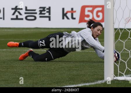 Peng Shimeng de Jiangsu Suning Ladies football Club action lors d'un championnat de club féminin 2019-FIFA/AFC Pilot Tournamant Nippon TV Beleza V Jiangsu Suning Ladies football Club au Yongin Citizens Sports Park à Yongin, Corée du Sud, on 26 novembre 2019. (Photo de Seung-il Ryu/NurPhoto) Banque D'Images