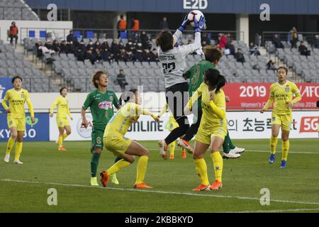 Peng Shimeng de Jiangsu Suning Ladies football Club action lors d'un championnat de club féminin 2019-FIFA/AFC Pilot Tournamant Nippon TV Beleza V Jiangsu Suning Ladies football Club au Yongin Citizens Sports Park à Yongin, Corée du Sud, on 26 novembre 2019. (Photo de Seung-il Ryu/NurPhoto) Banque D'Images