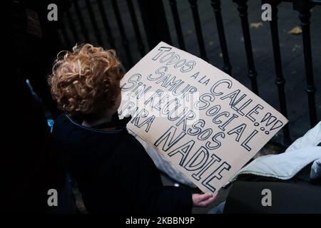 Les voisins du latin ont manifesté en faveur des travailleurs de l'amur social et contre les coupures du conseil municipal le 25 novembre 2019 à Madrid, en Espagne. (Photo par Antonio Navia/NurPhoto) Banque D'Images