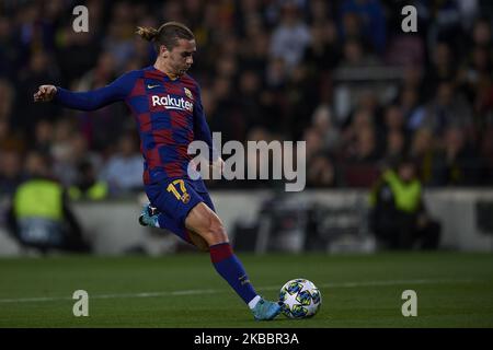 Antoine Griezmann de Barcelone tirasse au but lors du match F de la Ligue des champions de l'UEFA entre le FC Barcelone et Borussia Dortmund au Camp Nou sur 27 novembre 2019 à Barcelone, en Espagne. (Photo de Jose Breton/Pics action/NurPhoto) Banque D'Images
