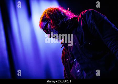 Mark Lanegan se produit en direct à fabrique sur 27 novembre 2019 à Milan, en Italie. Mark Lanegan est un musicien de rock alternatif et chanteur-compositeur américain, membre du groupe de grunge psychédélique hurlant des arbres. Pendant son temps dans le groupe, Lanegan a également commencé une carrière solo de faible-clé et a sorti son premier album studio solo, The Winding Sheet, en 1990. Depuis 1990, il a publié dix autres albums studio (solo), ainsi que plusieurs efforts de collaboration, et a reçu une reconnaissance critique et un succès commercial modéré. (Photo par Mairo Cinquetti/NurPhoto) Banque D'Images