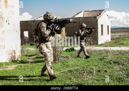 La « semaine du rétablissement du personnel 19-01 » était l'activité de formation à la 37th e Escadre de l'Armée de l'Air italienne. Fucilieri dell'Aria, opérateurs de forces spéciales, pilotes Eurofighter, équipes HH-139A et CAEW (Conformal Airborne Early Warning) formées aux opérations de sauvetage de combat pour le personnel militaire et civil isolé en territoire hostile. 27 novembre 2019 à Trapani, Italie (photo de Francesco Militello Mirto/NurPhoto) Banque D'Images