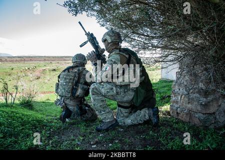 La « semaine du rétablissement du personnel 19-01 » était l'activité de formation à la 37th e Escadre de l'Armée de l'Air italienne. Fucilieri dell'Aria, opérateurs de forces spéciales, pilotes Eurofighter, équipes HH-139A et CAEW (Conformal Airborne Early Warning) formées aux opérations de sauvetage de combat pour le personnel militaire et civil isolé en territoire hostile. 27 novembre 2019 à Trapani, Italie (photo de Francesco Militello Mirto/NurPhoto) Banque D'Images