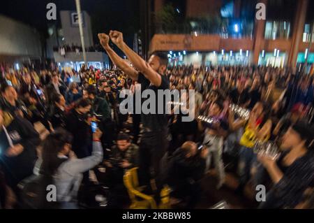 Les manifestations se poursuivent à Bogota, en Colombie, le 28 novembre 2019. Devant la Carulla, sur 85th Street, des groupes musicaux, des percussionnistes et des citoyens ont été invités à assister à une manifestation pacifique, 'Drums more', à laquelle se joindront des casséroles, des tambours et différents instruments de musique. (Photo de Juan Carlos Torres/NurPhoto) Banque D'Images